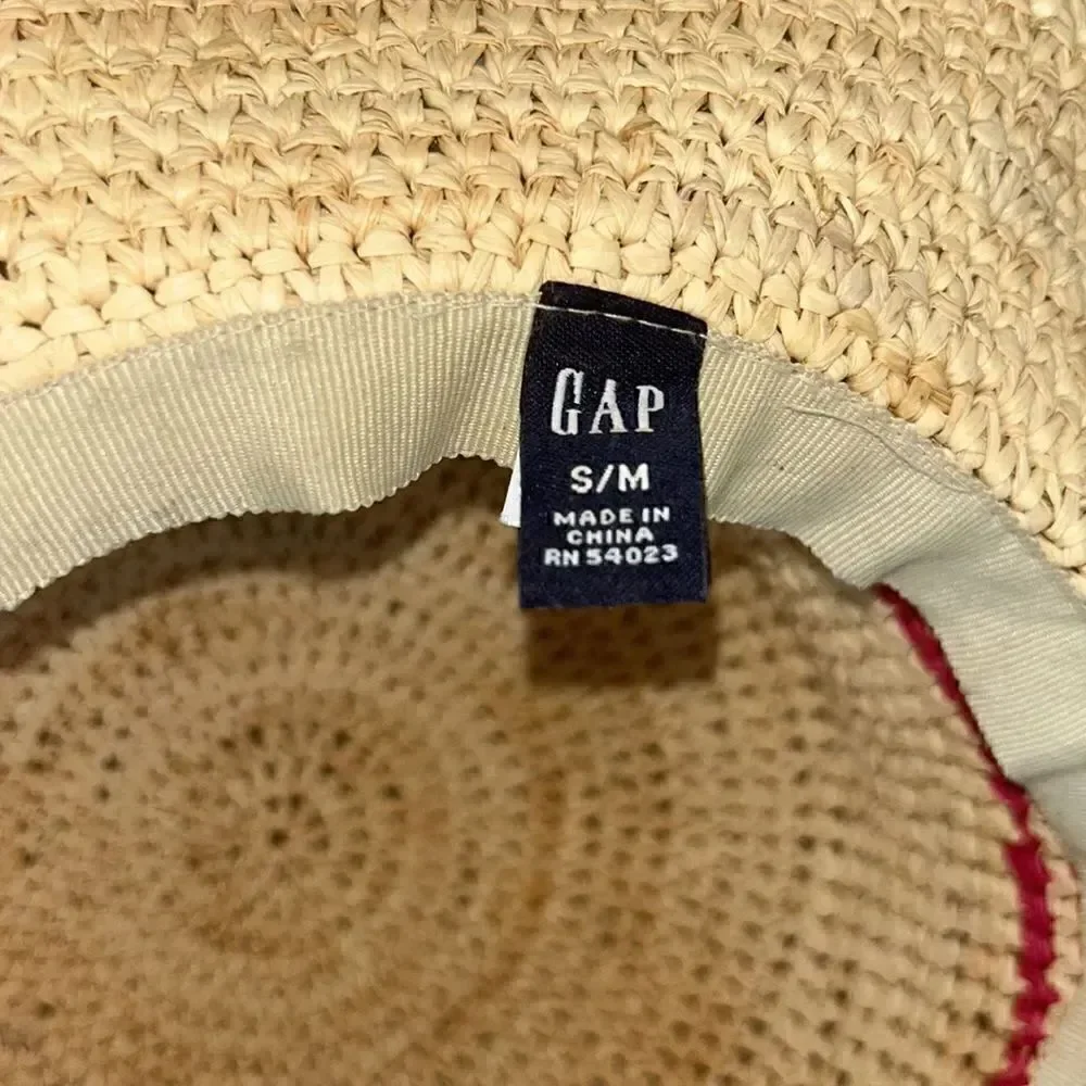 Fun 🤩 Hat 👒 fabulously flexible Pack away!!! ✈️ 🏝️ 🕶️ 👄 💄 Pink Stripes